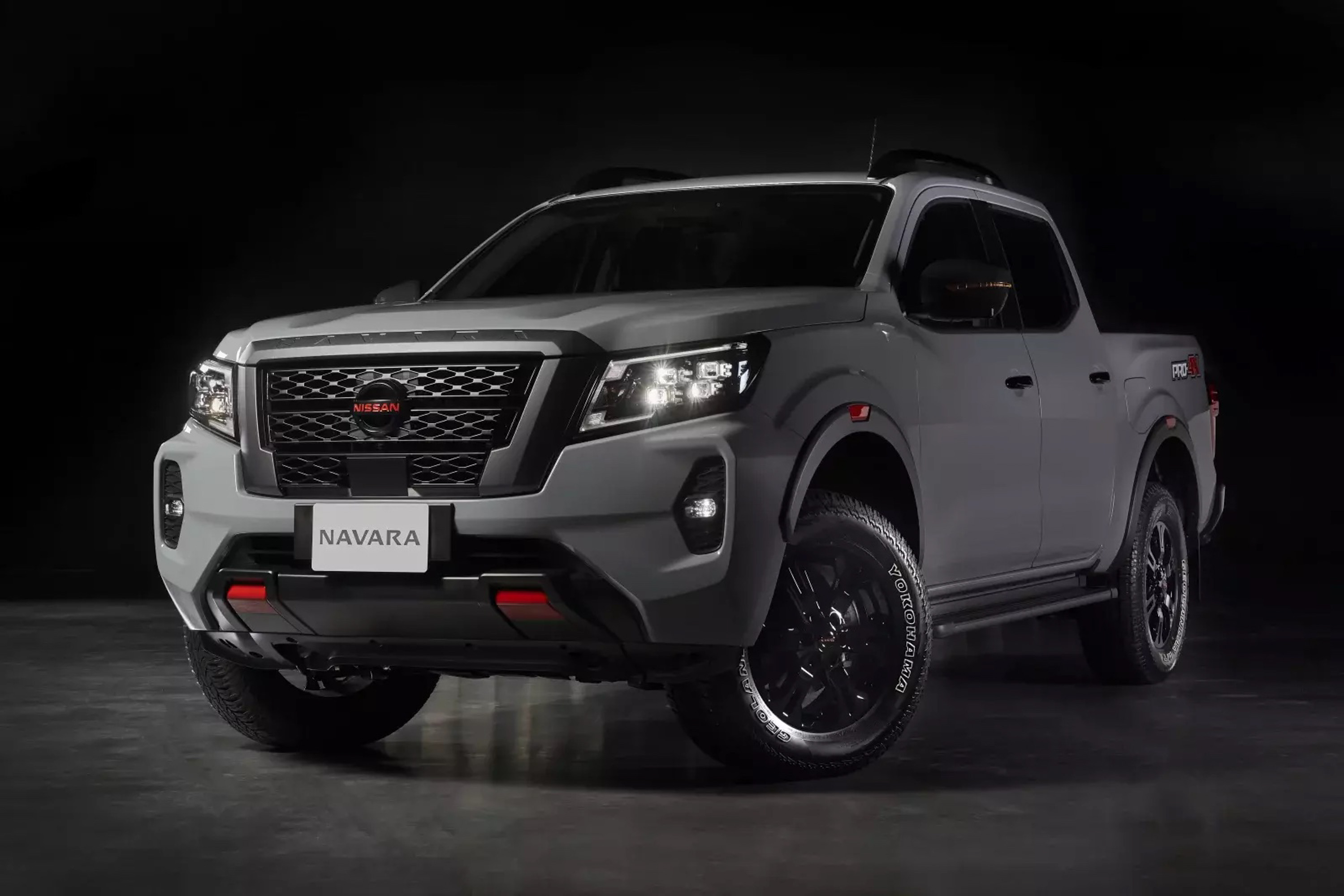 nissan-ra-mat-navara-almera-anh-.jpg
