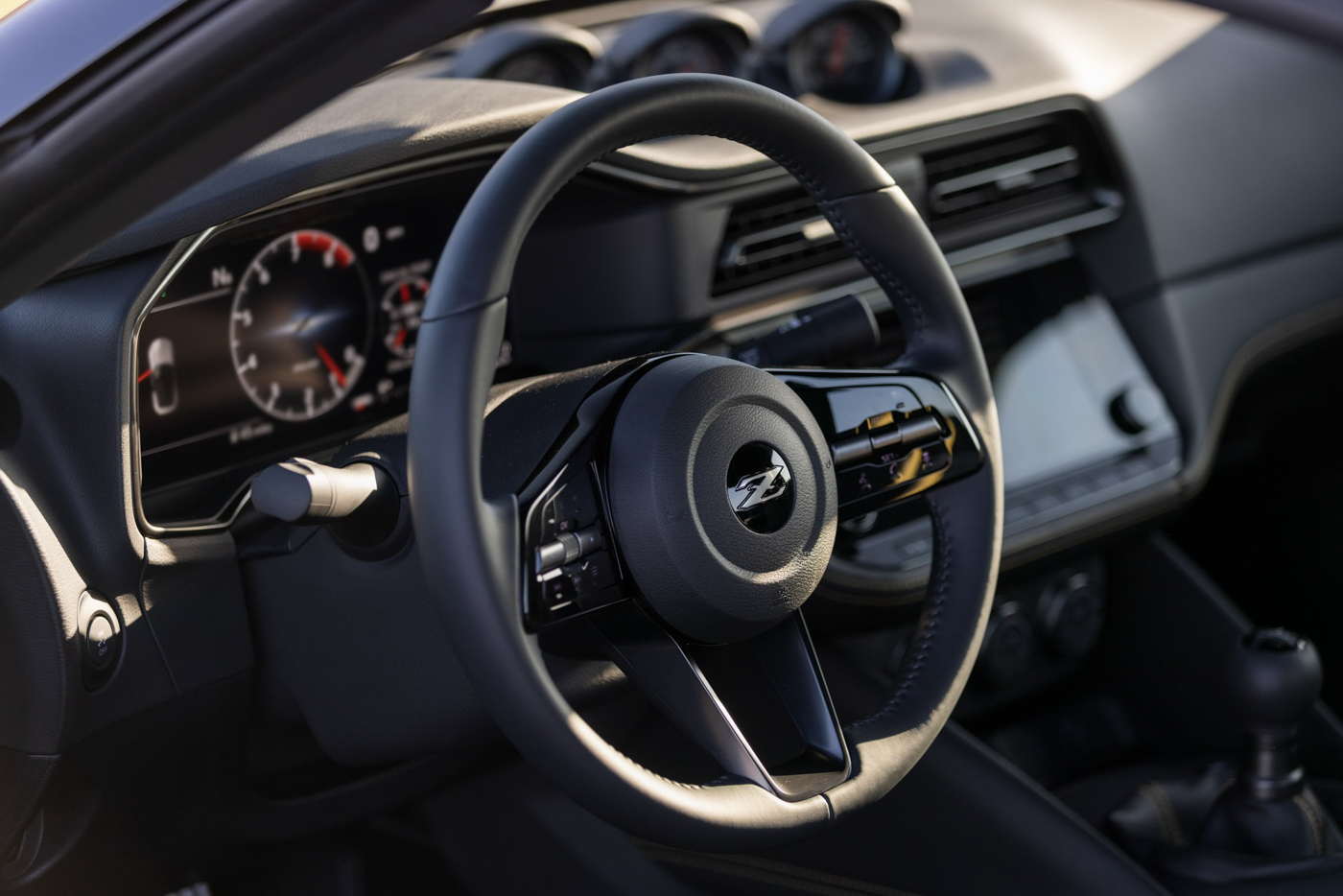 Nissan-Z-Coupe-2023-Con-ac-mong-cua-Toyota-GR-Supra-lo-dien-voi-suc-manh-400-ma-luc-voi-gia-qu...JPG