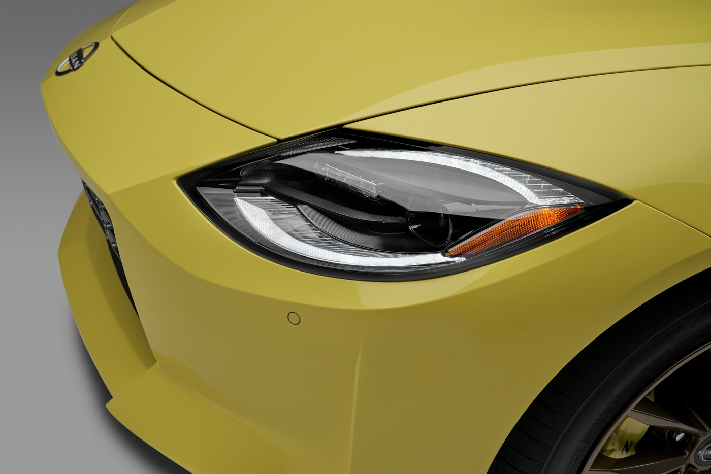 Nissan-Z-Coupe-2023-Con-ac-mong-cua-Toyota-GR-Supra-lo-dien-voi-suc-manh-400-ma-luc-voi-gia-qu...JPG