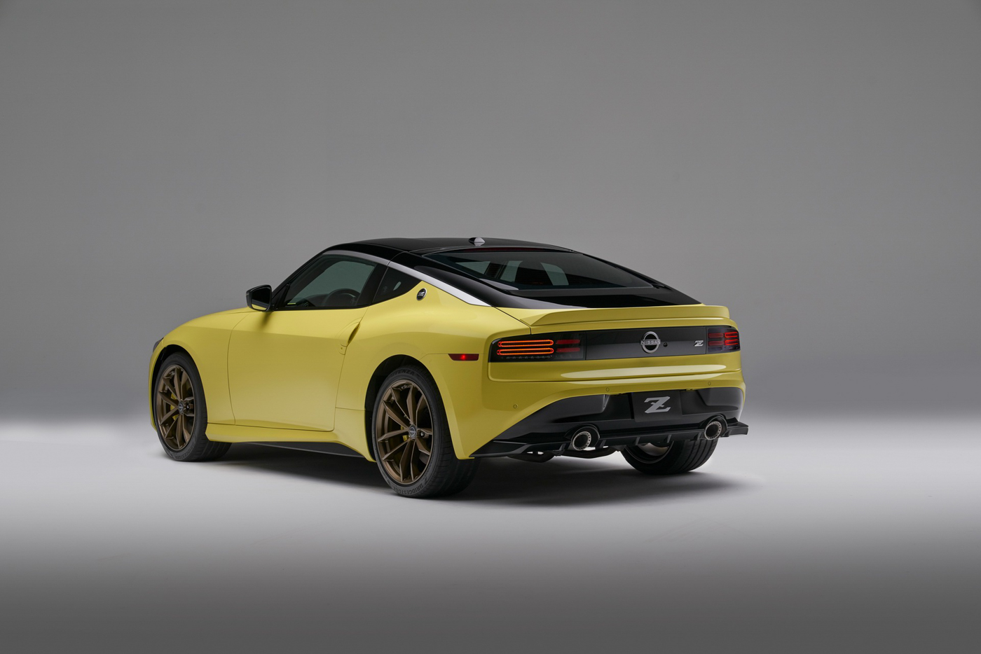 Nissan-Z-Coupe-2023-Con-ac-mong-cua-Toyota-GR-Supra-lo-dien-voi-suc-manh-400-ma-luc-voi-gia-qu...JPG