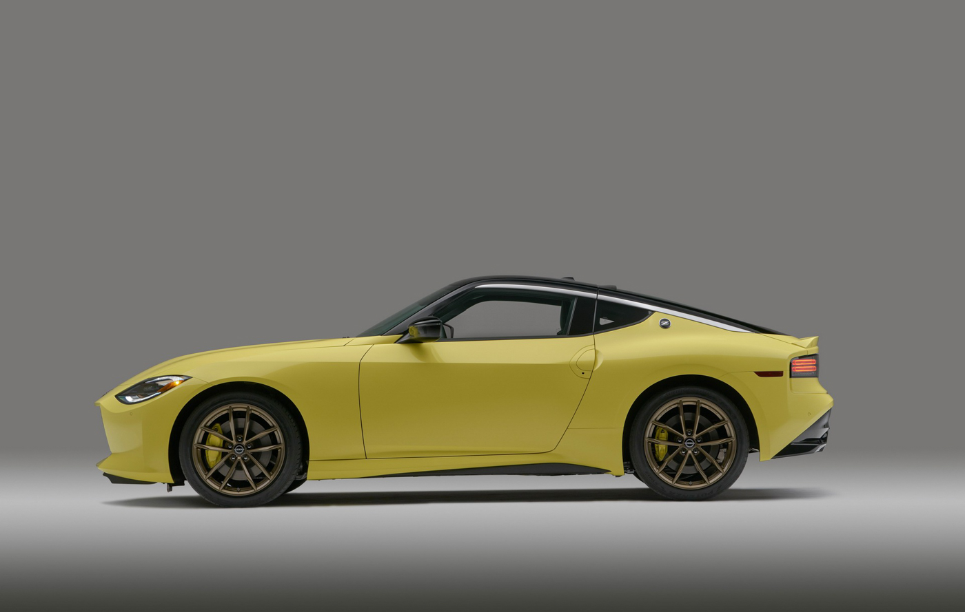 Nissan-Z-Coupe-2023-Con-ac-mong-cua-Toyota-GR-Supra-lo-dien-voi-suc-manh-400-ma-luc-voi-gia-qu...JPG