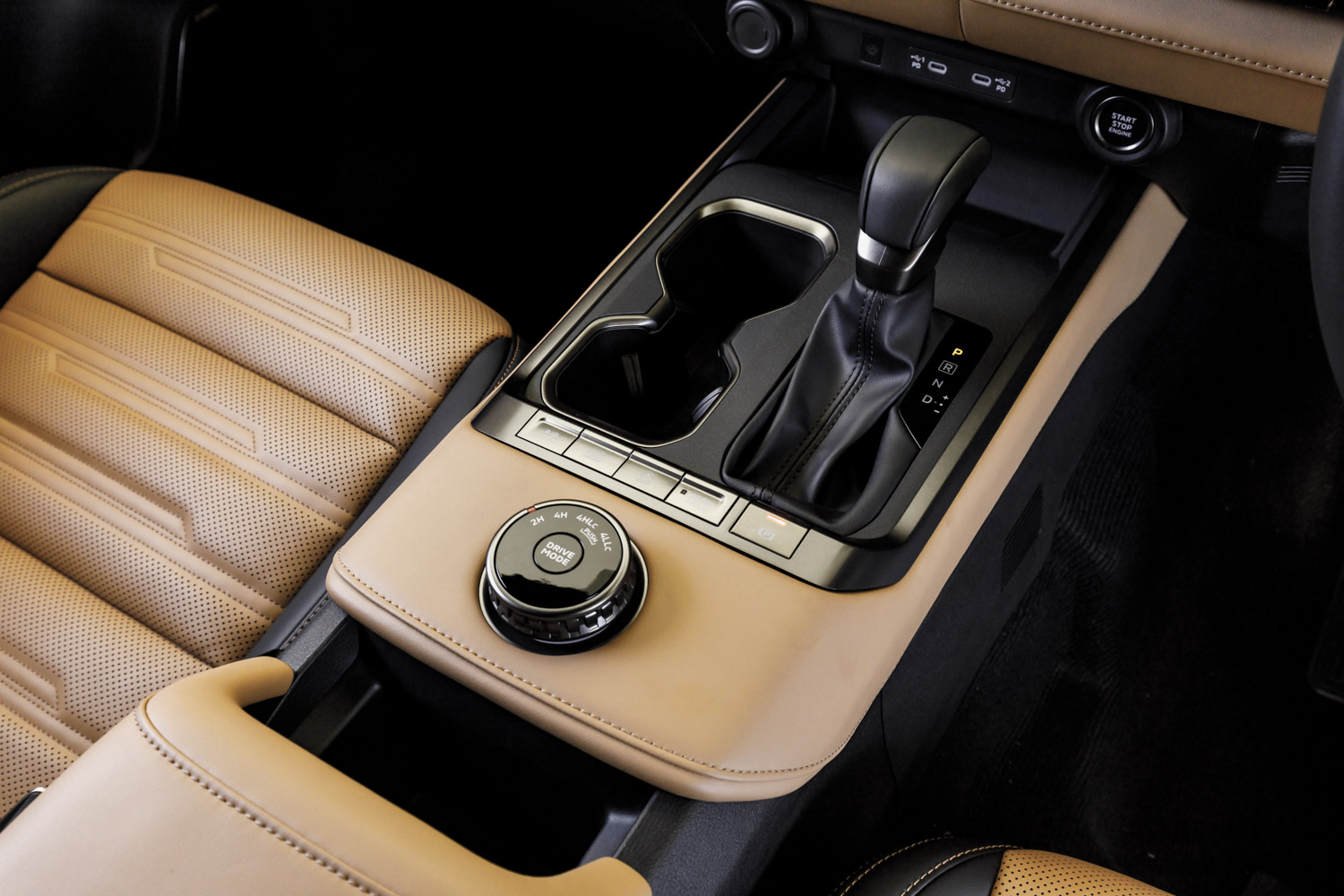 noi-that--Mitsubishi-All-New Pajero-anh-_6.jpg
