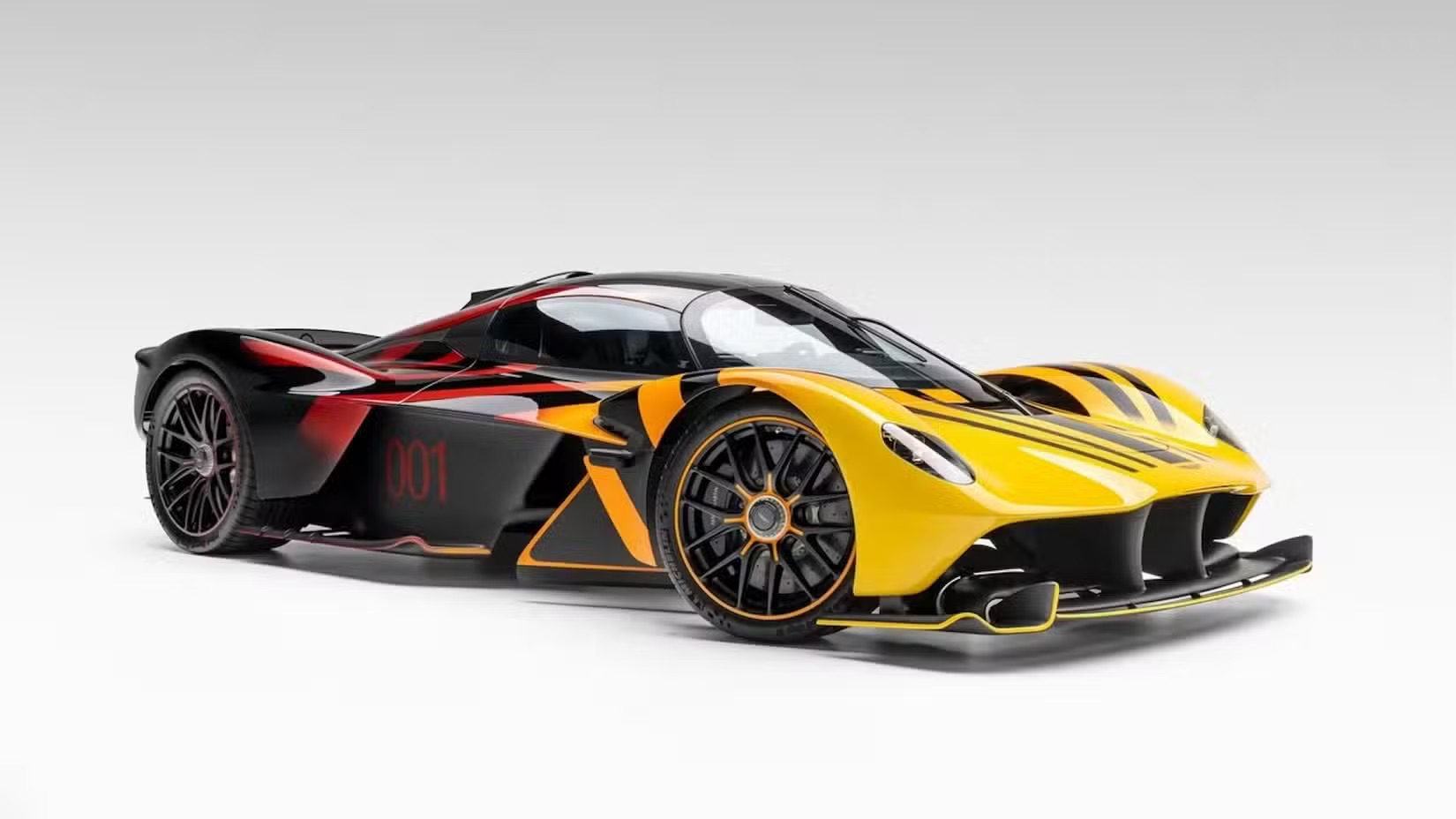 one-off-aston-martin-valkyrie-for-sale-01.jpeg