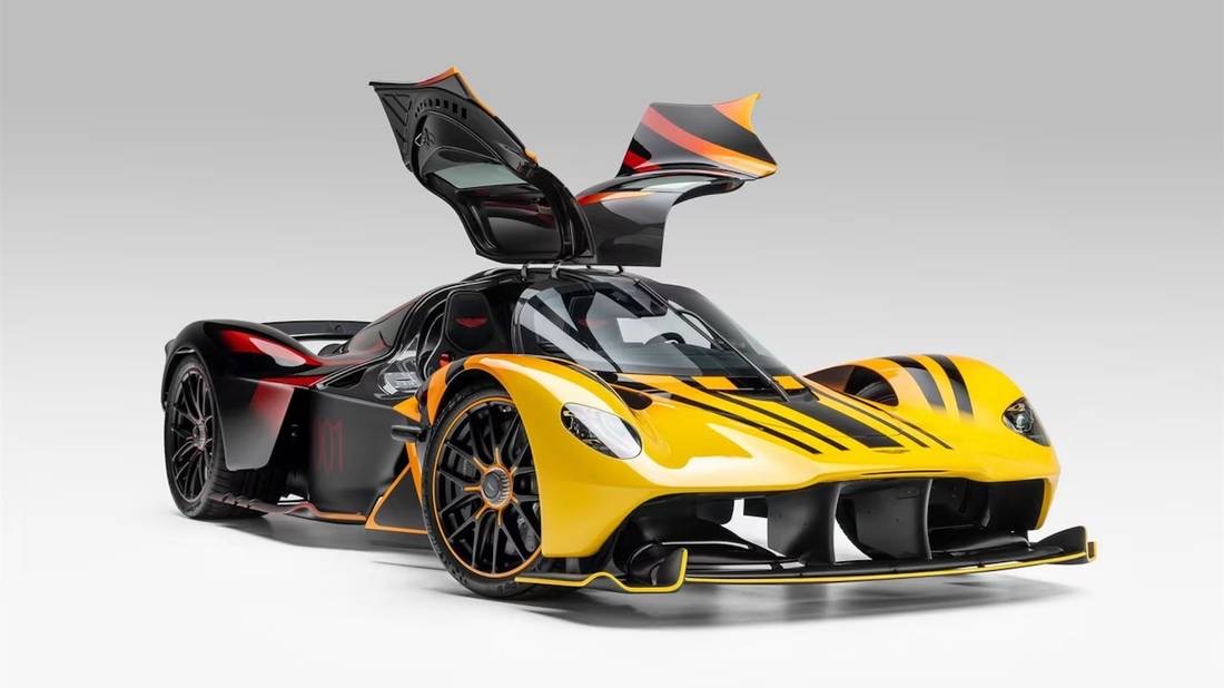 one-off-aston-martin-valkyrie-for-sale-03.jpeg
