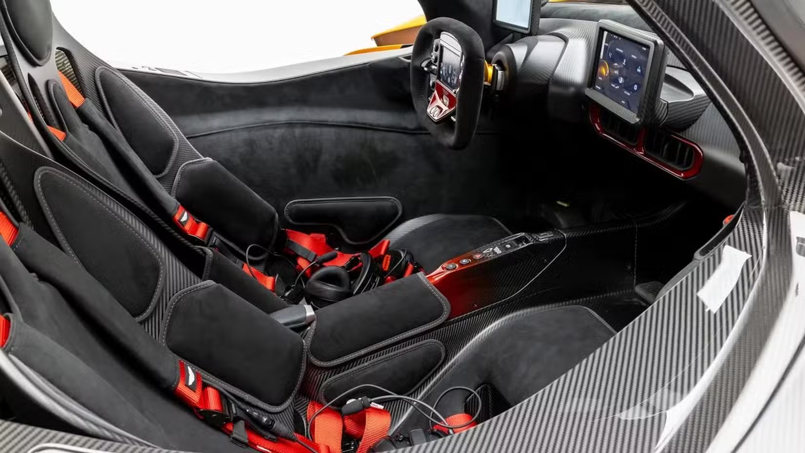 one-off-aston-martin-valkyrie-for-sale-04.jpeg
