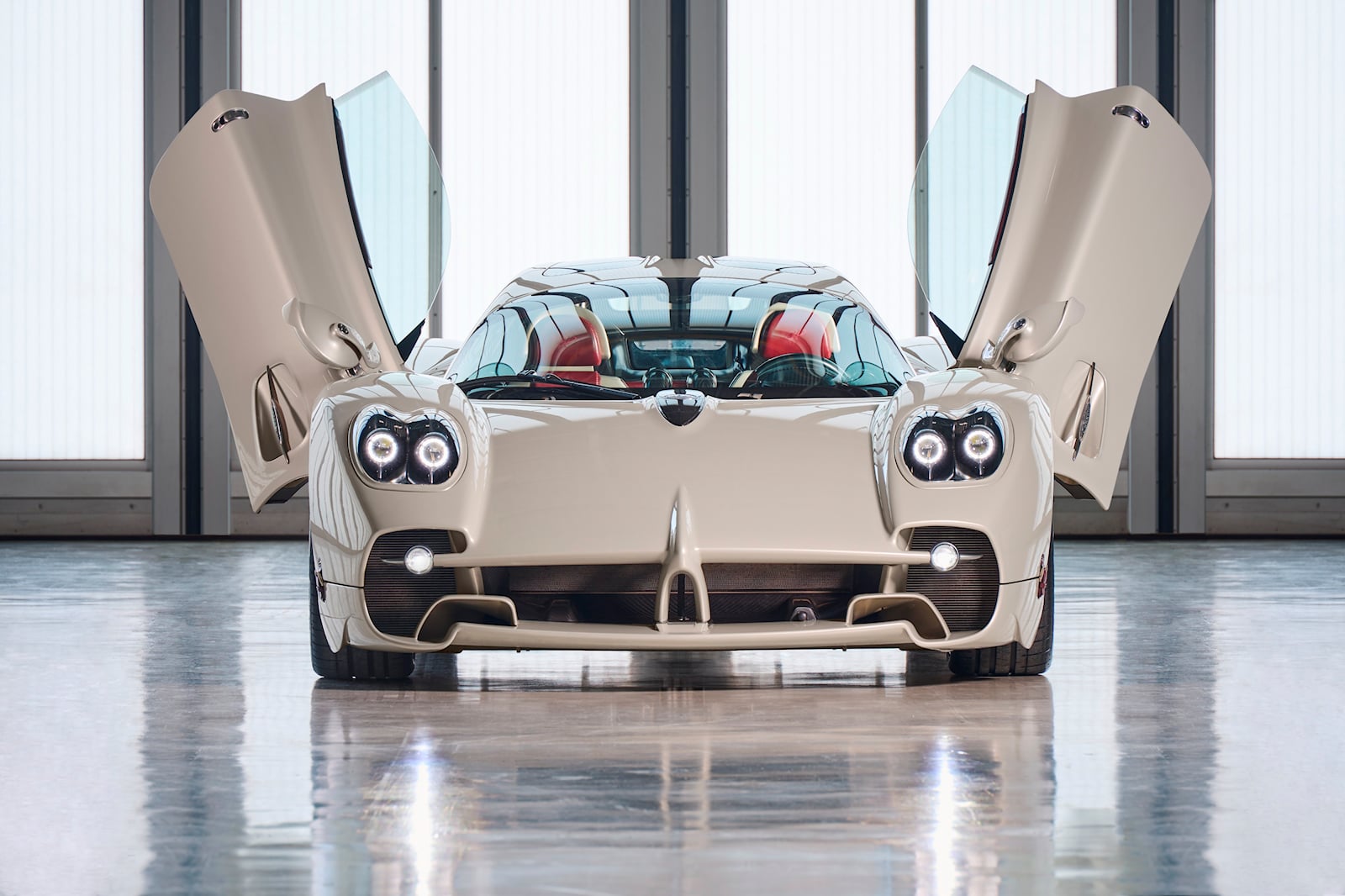 pagani-25years-01.jpg