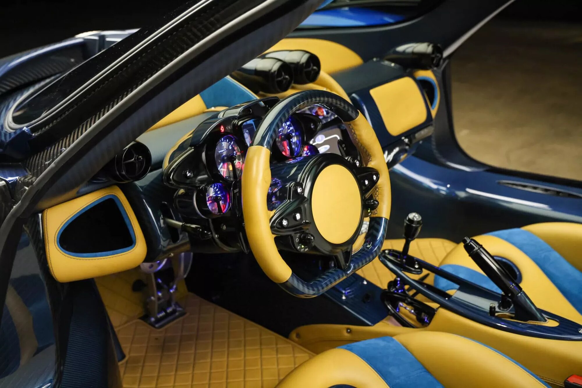 Pagani-Huayra-For-Sale-13.jpeg