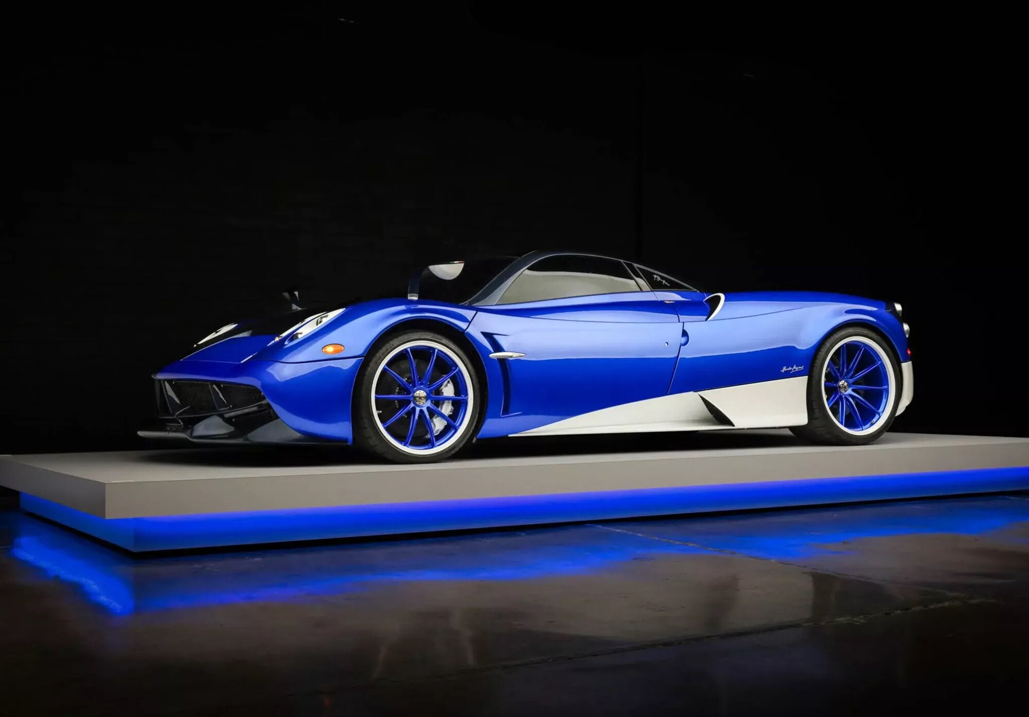 Pagani-Huayra-For-Sale-2.jpeg