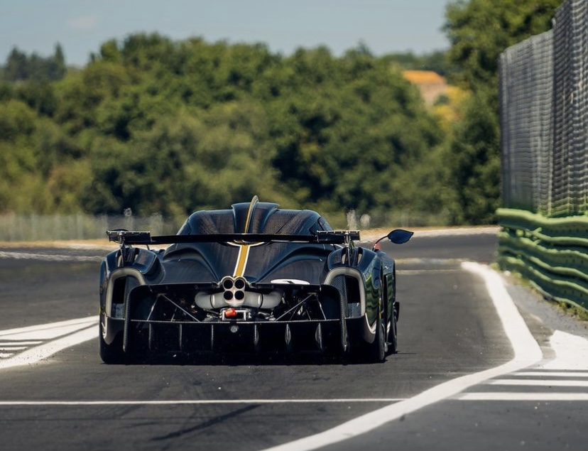 Pagani Huayra R (12).jpg