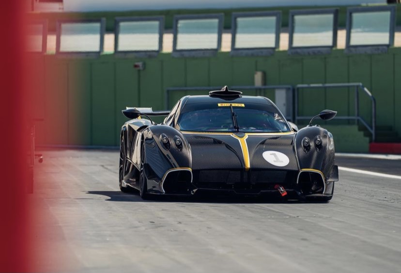 Pagani Huayra R (16).jpg