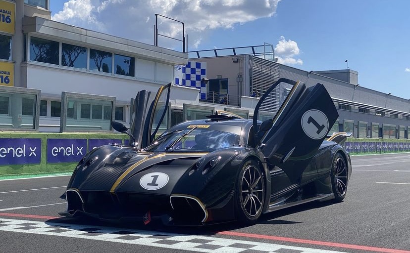 Pagani Huayra R (8).jpg
