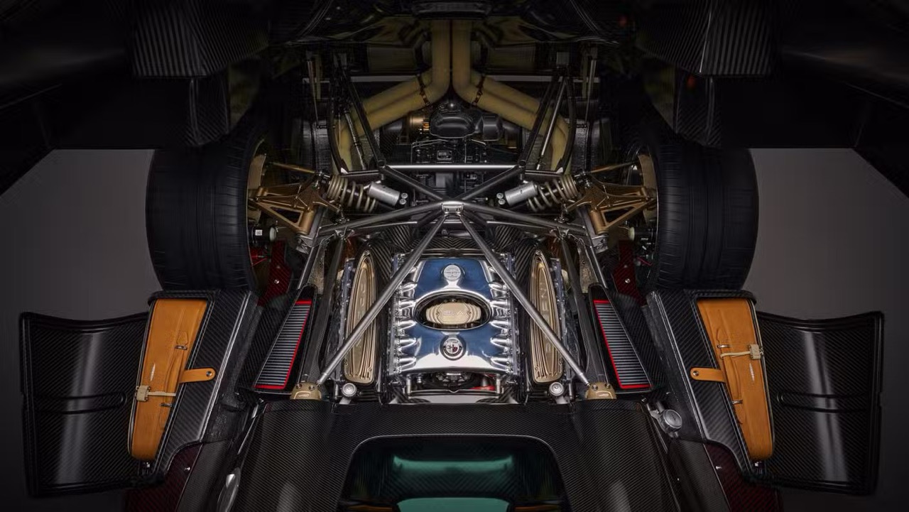 pagani-utopia-roadster-050101-motore-orizzontale Large.jpeg