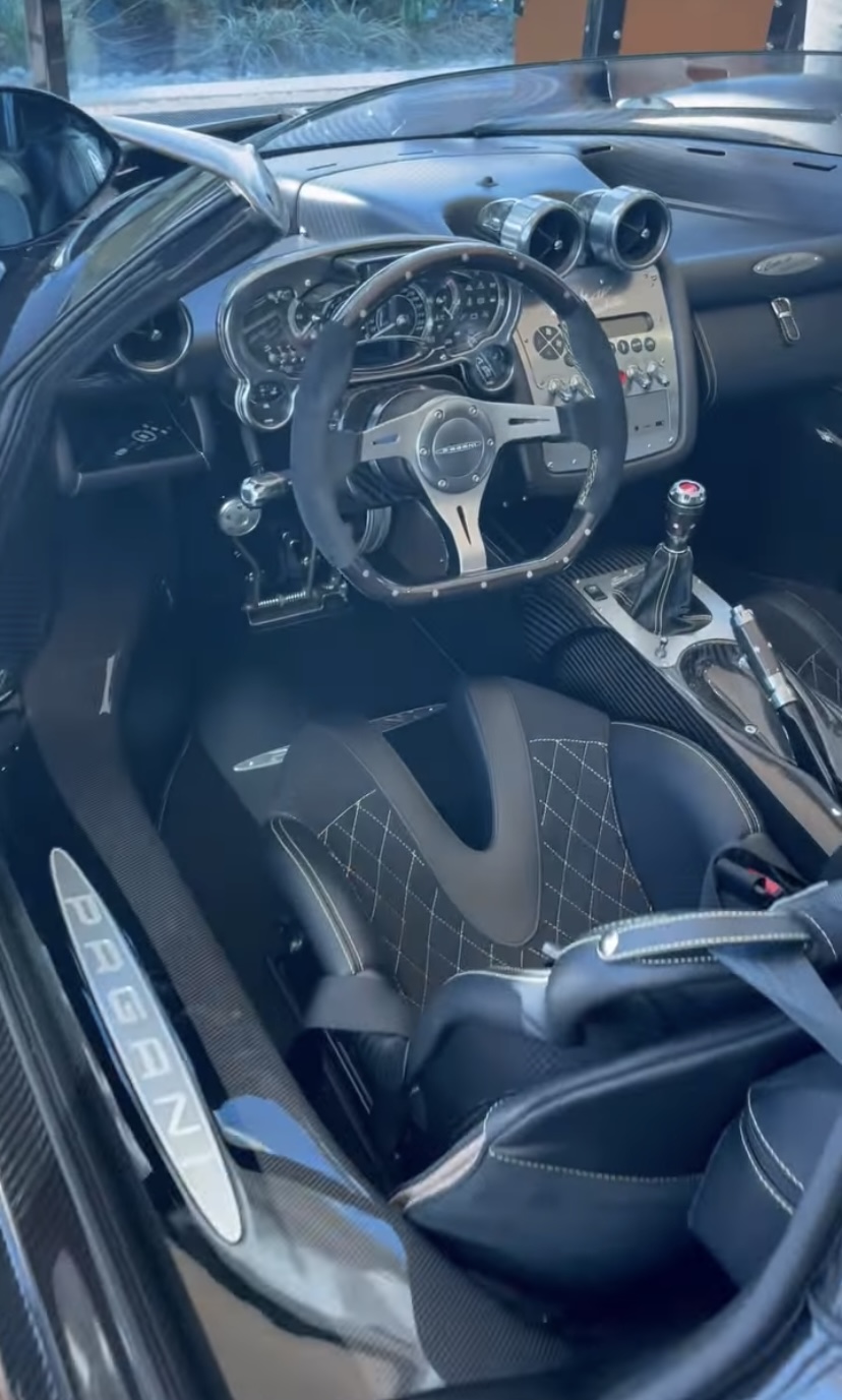 Pagani Zonda HP Barchetta (13).jpg