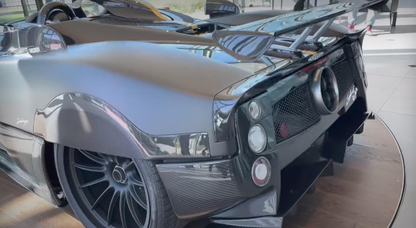 Pagani Zonda HP Barchetta (17).jpg