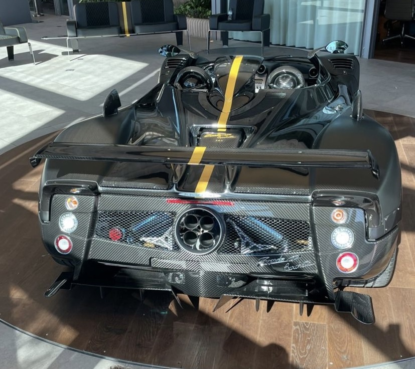 Pagani Zonda HP Barchetta (19).jpg