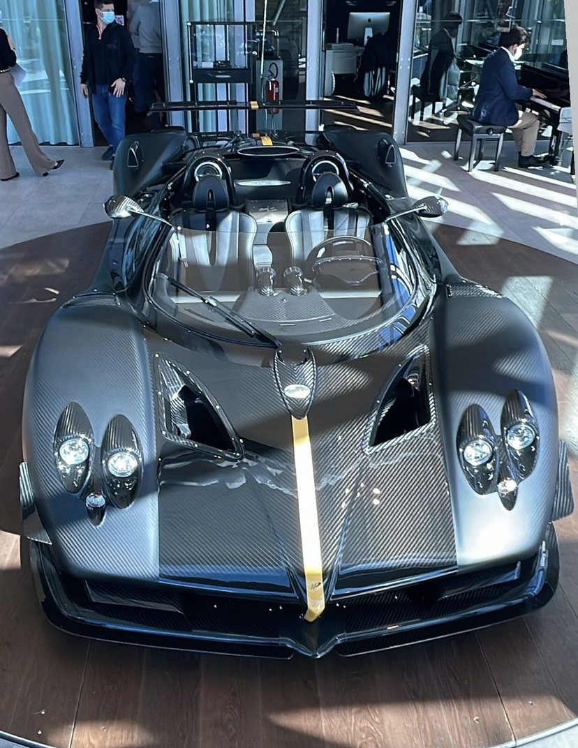 Pagani Zonda HP Barchetta (2).jpg