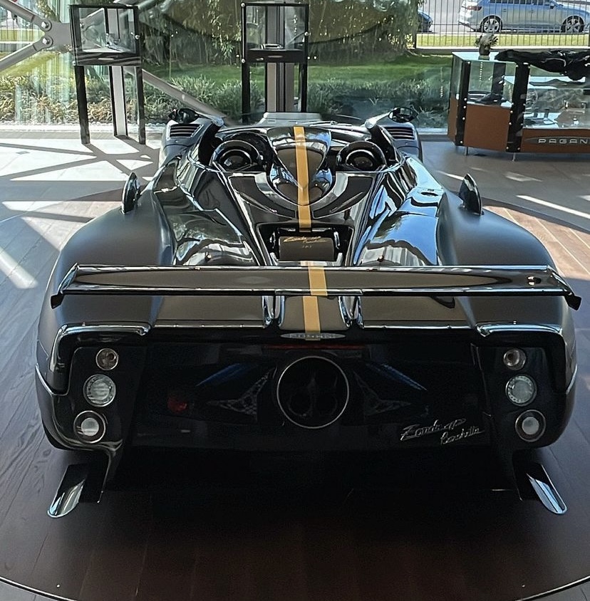 Pagani Zonda HP Barchetta (8).jpg