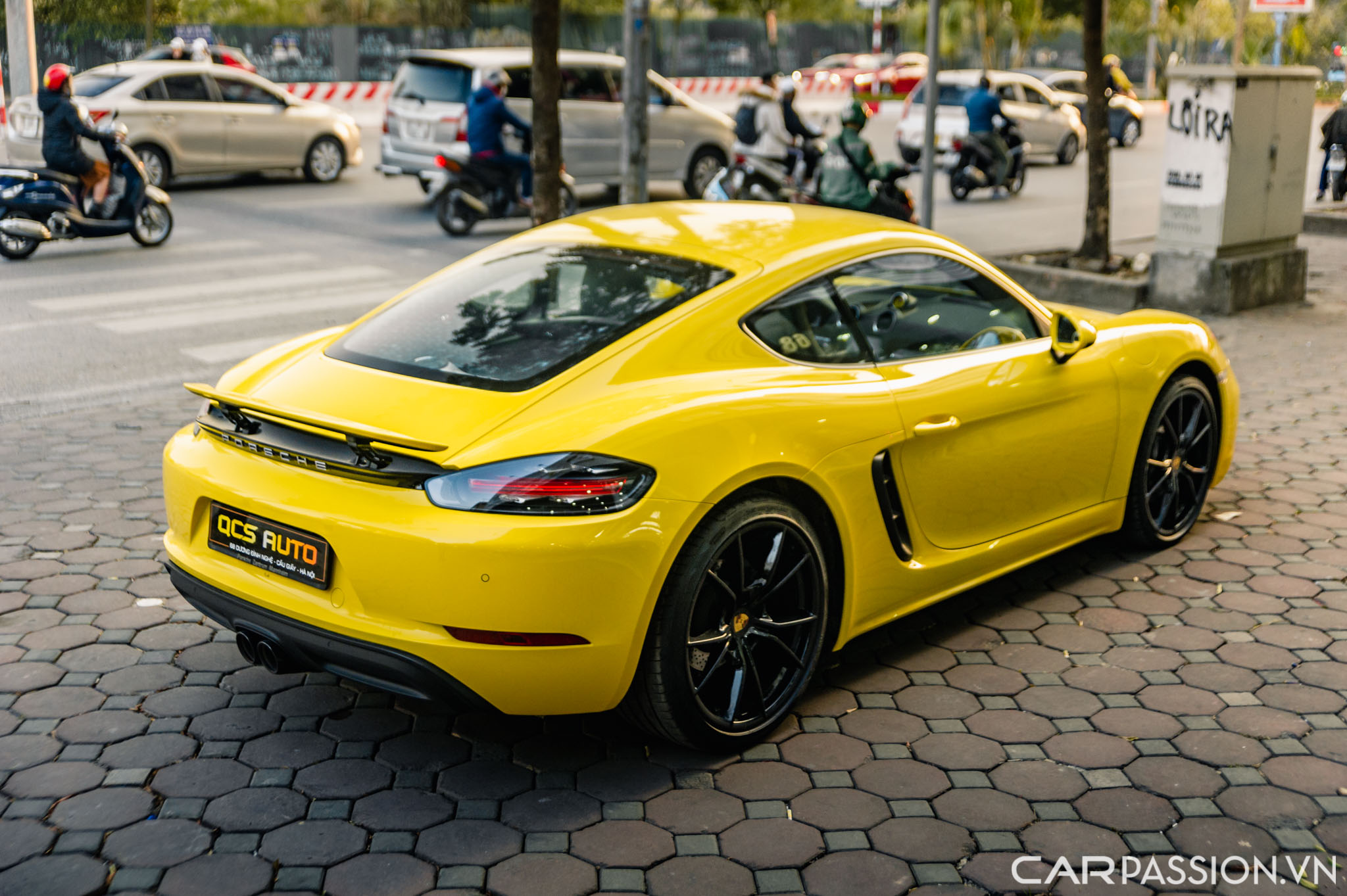 Porsche 718 Cayman (39).jpg