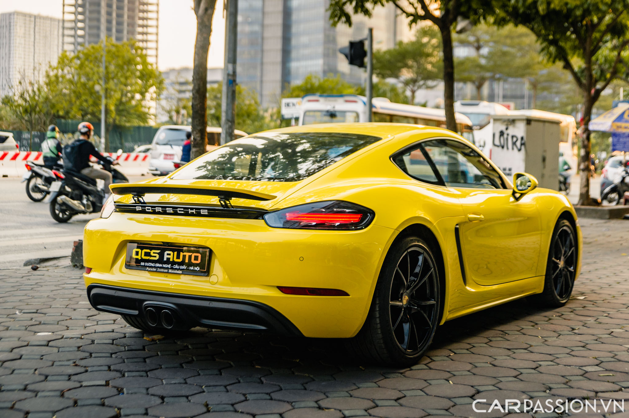 Porsche 718 Cayman (6).jpg