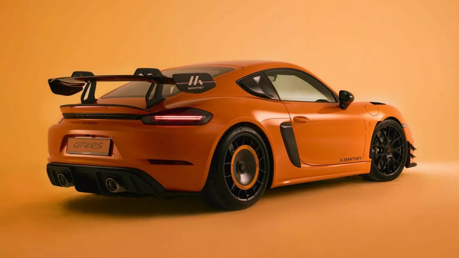 Porsche-718-Cayman-GT4-RS-TheTulip-anh-6.jpeg