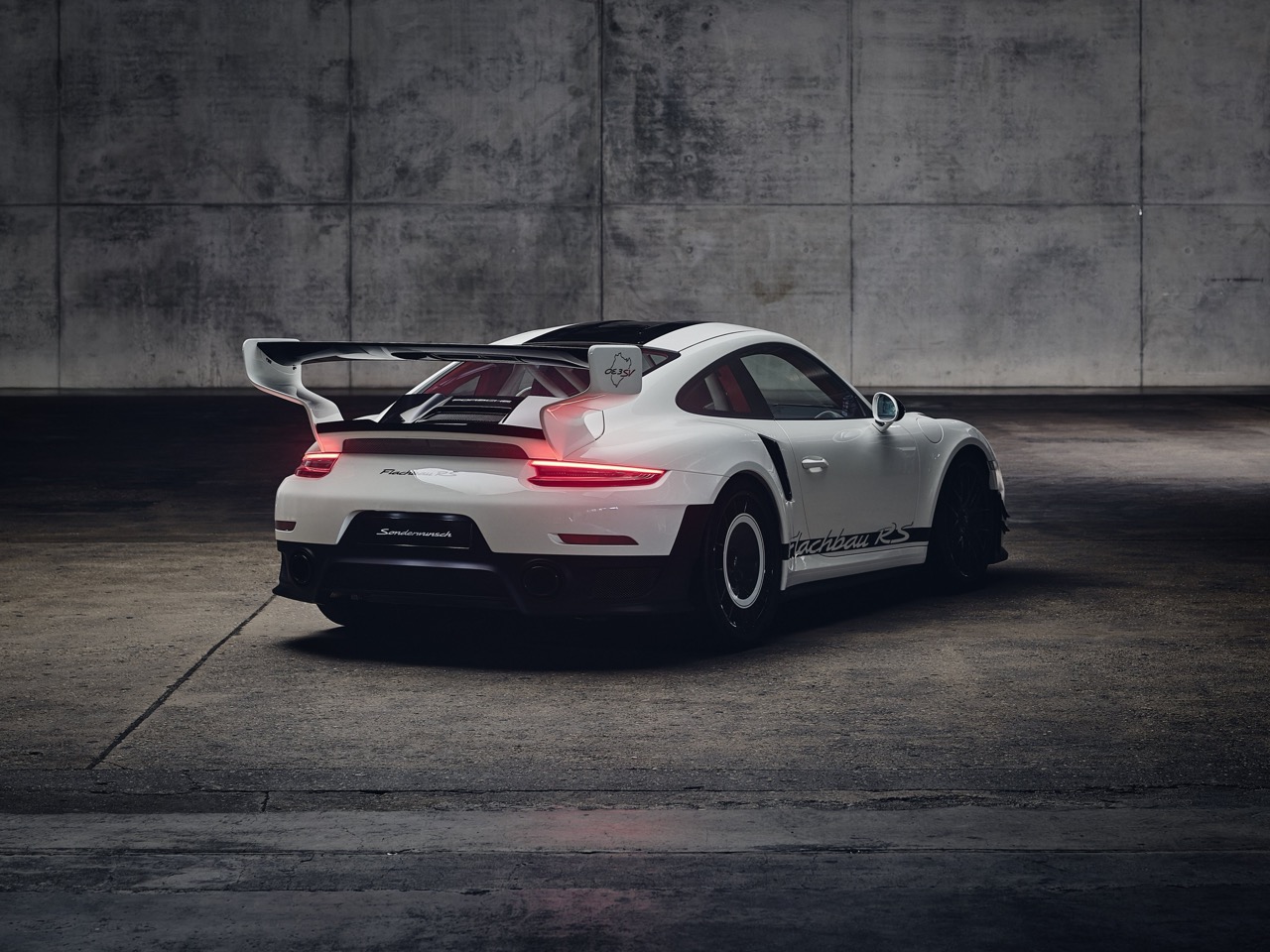 Porsche 911 GT2 RS Flachbau-anh-4.jpeg