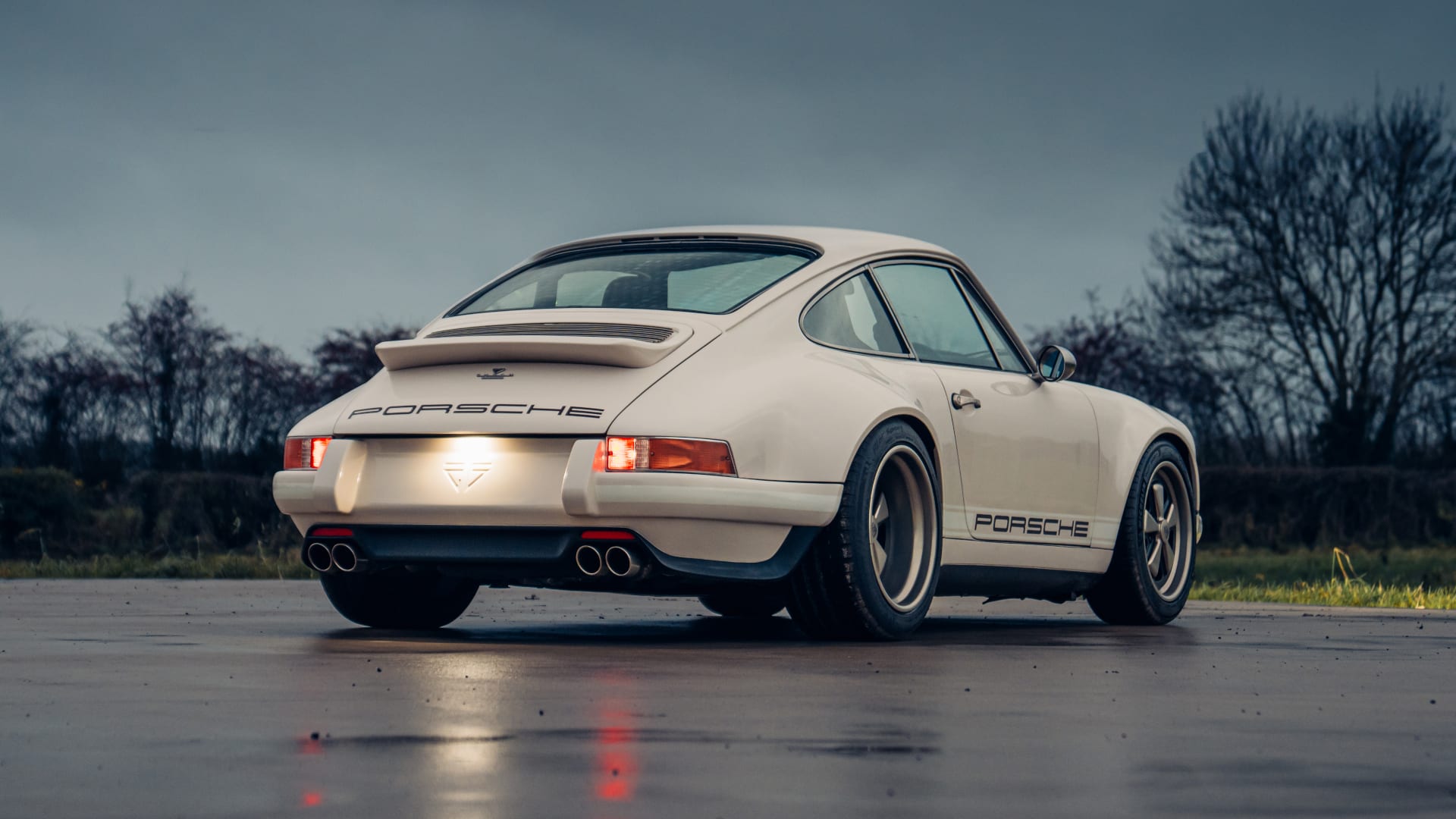 Porsche 911 restomod-anh-1.jpg