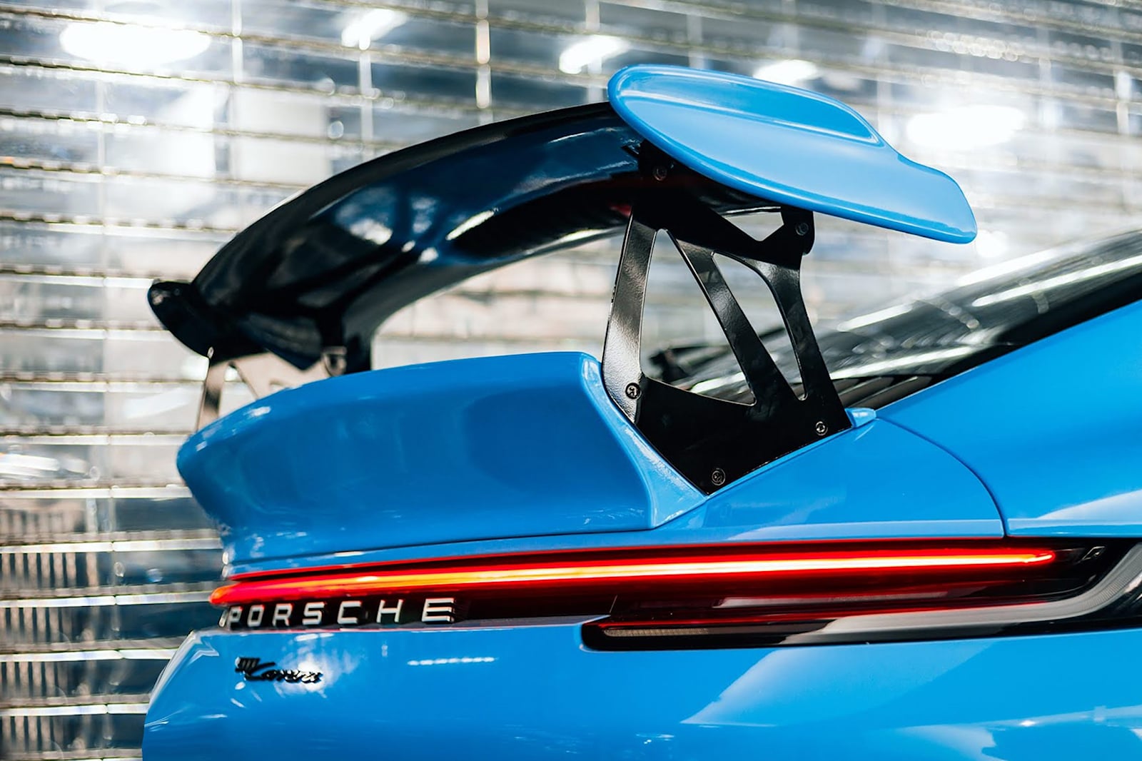 Porsche 992 DMC (8).jpg