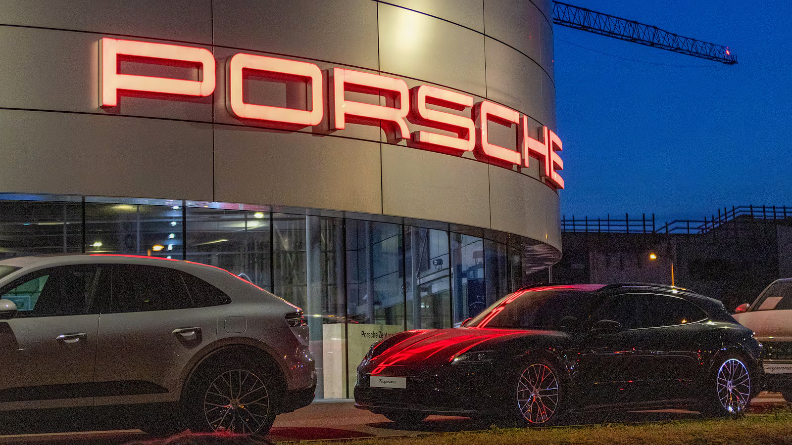 porsche-anh-3 2.jpeg
