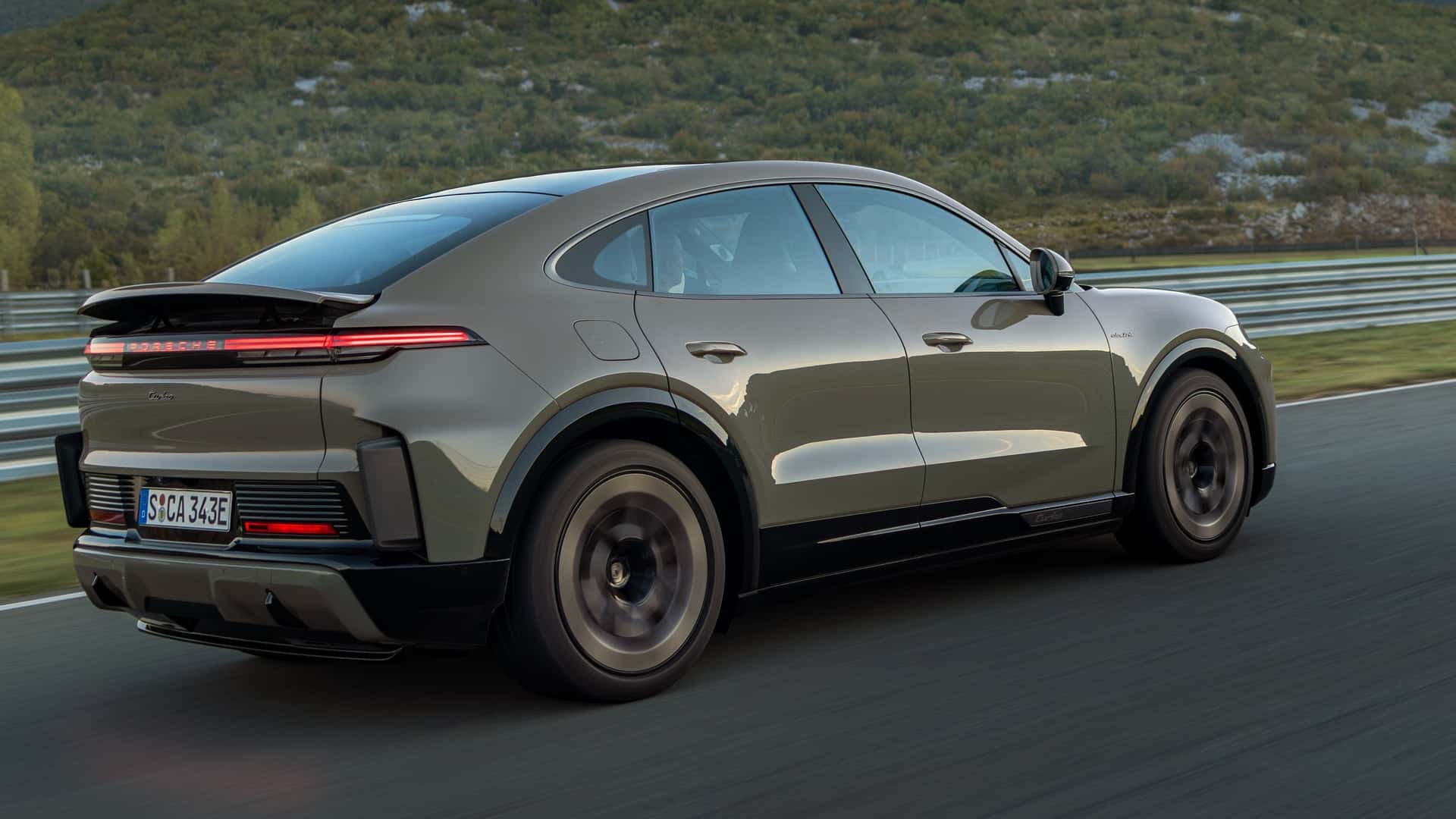 Porsche Cayenne Coupe-anh-17.jpeg