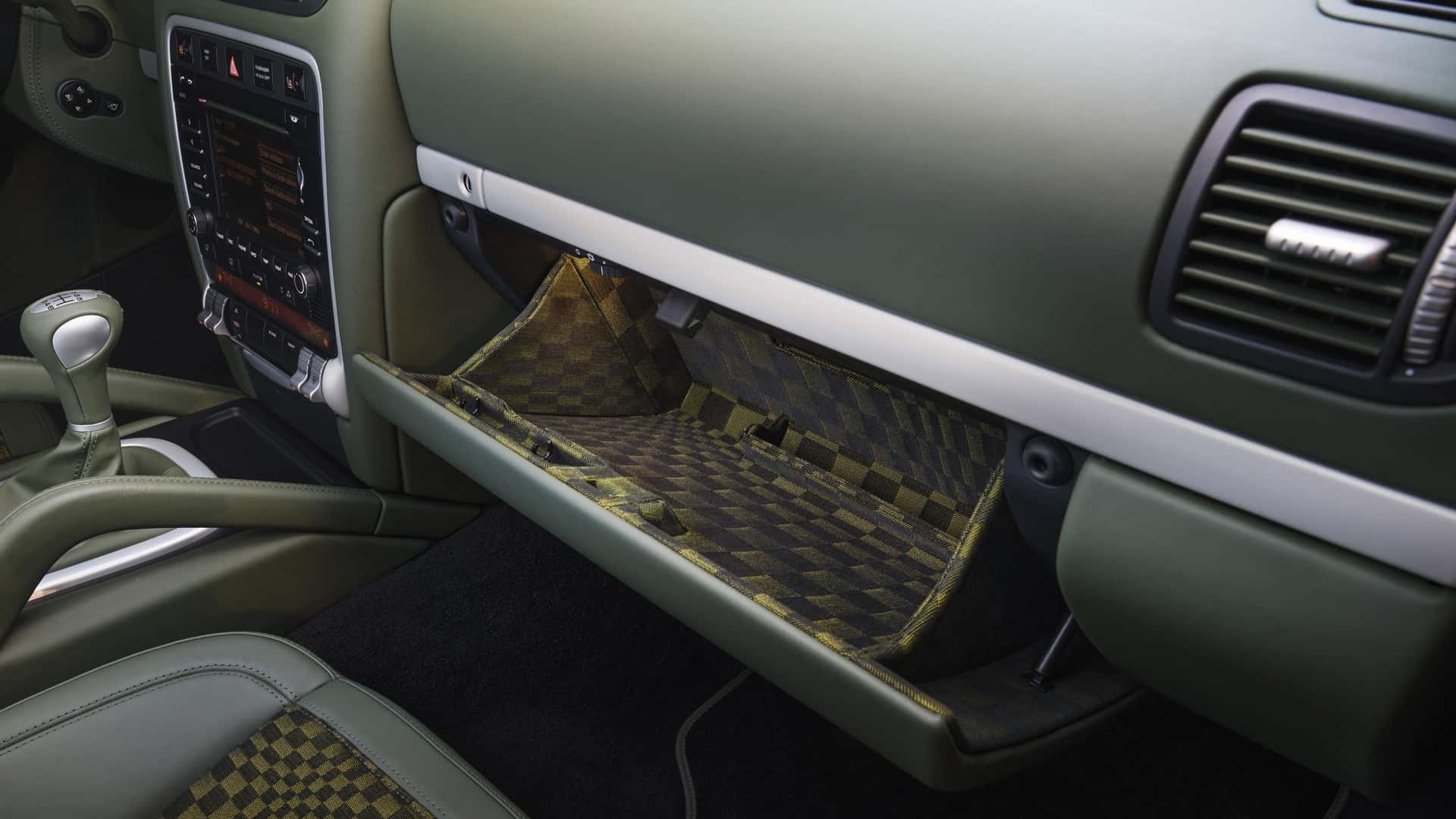 Porsche-Cayenne GTS-anh-10.jpeg