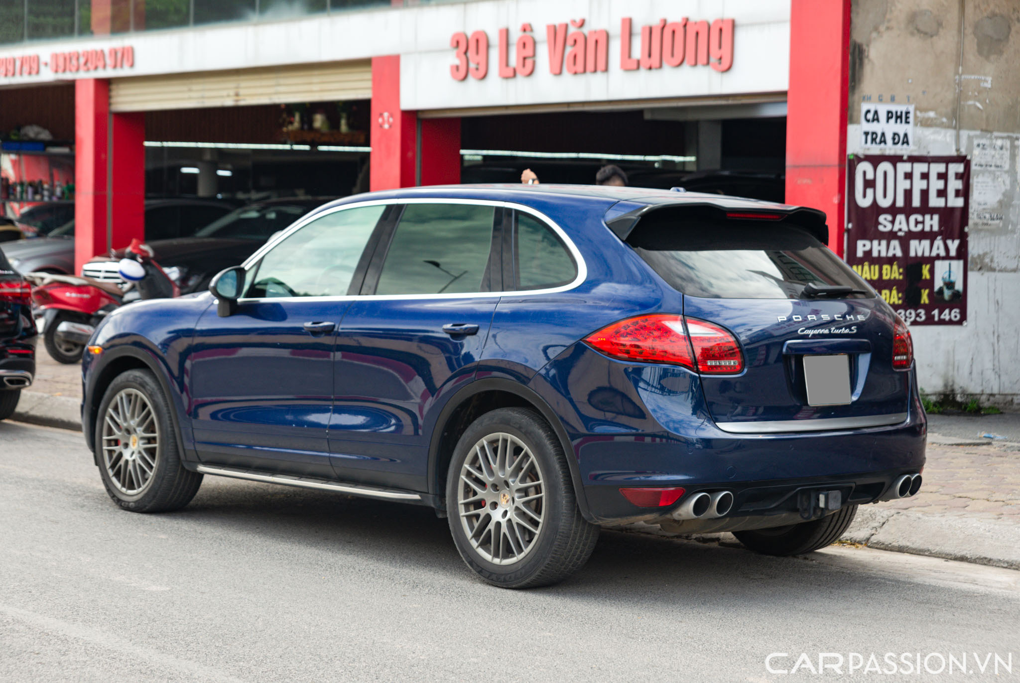 Porsche Cayenne Turbo S (10).jpg