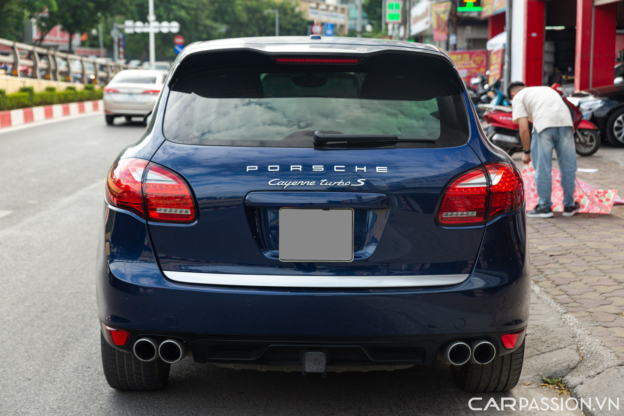 Porsche Cayenne Turbo S (9).jpg