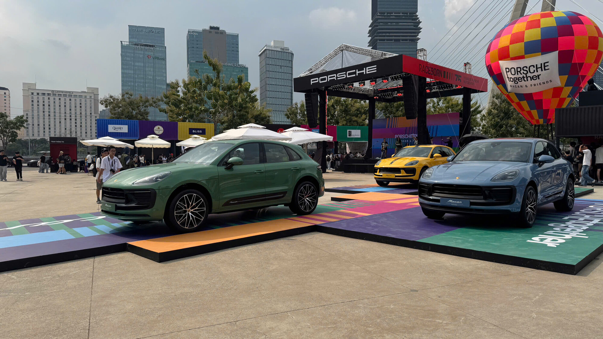 Porsche-Macan-and-Friends (1).jpg