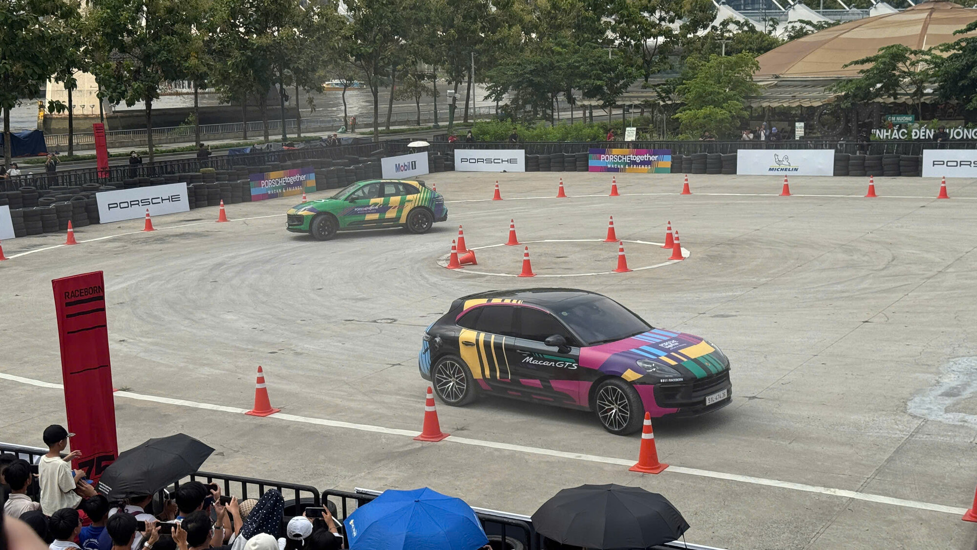 Porsche-Macan-and-Friends (4).jpg