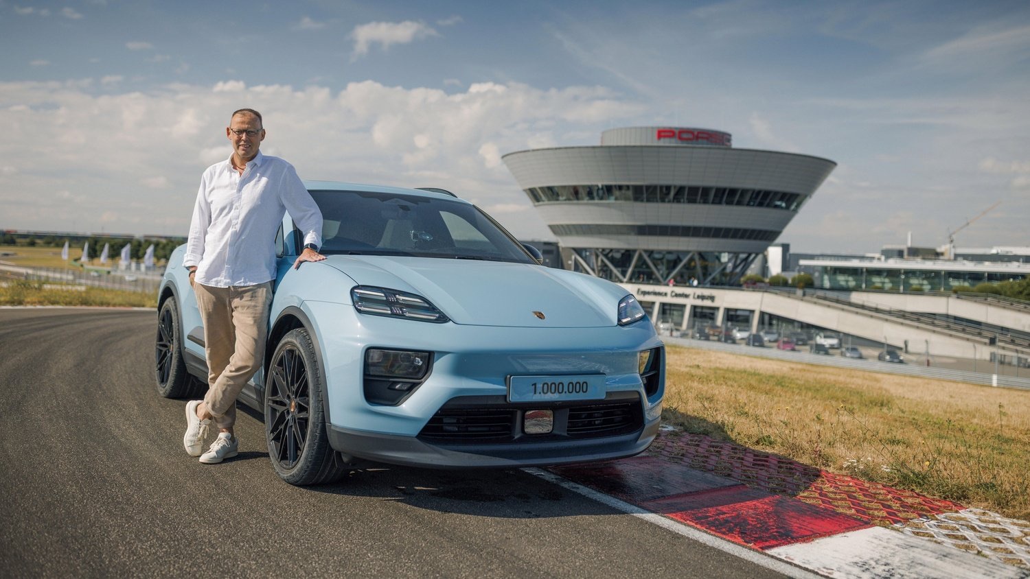 Porsche-Macan-one-million_11.jpeg