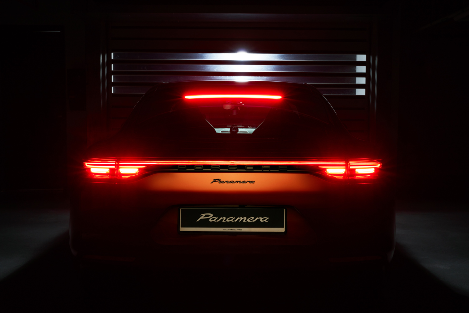 porsche-panamera-phien-ban-nang-cap-anh_4.JPG