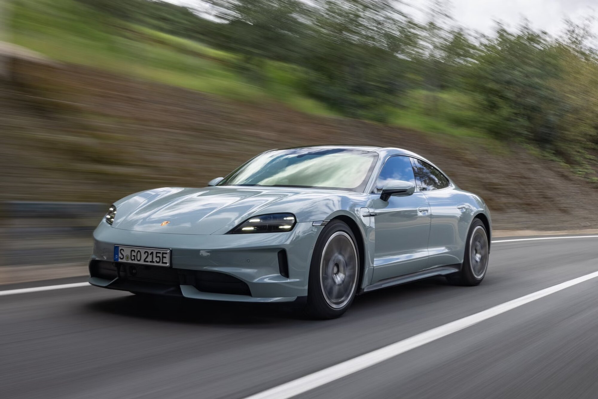 Porsche-Taycan-review.jpeg