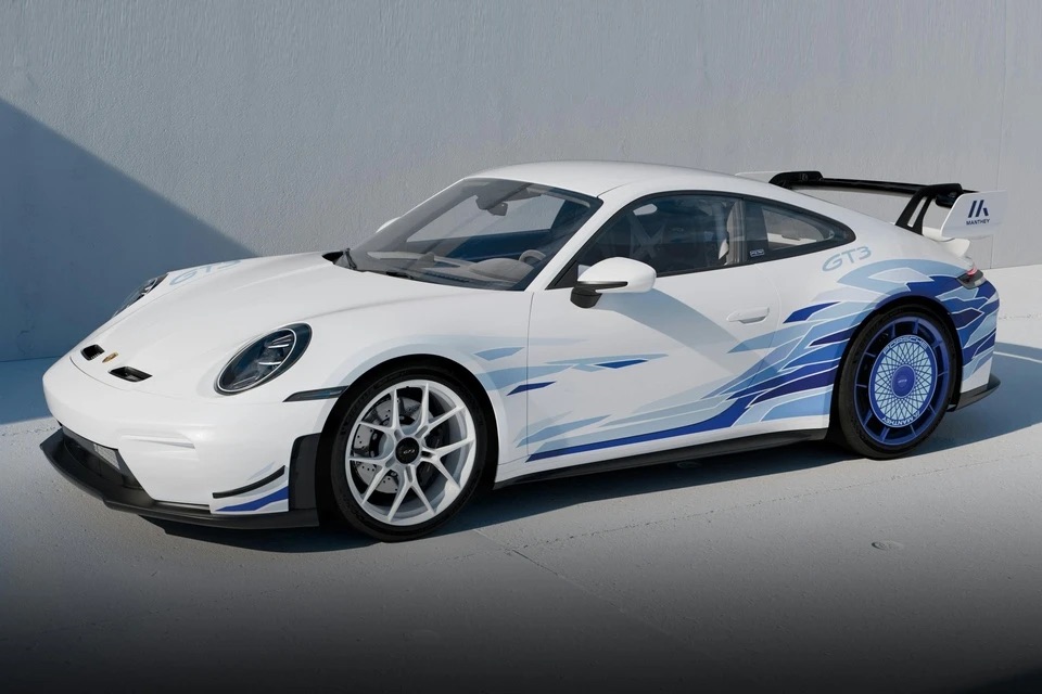 Porsche_911_GT3_Artisan_Edition_6.jpg