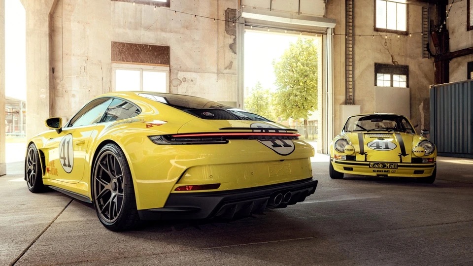 Porsche_911_ST_Le_Mans_2.jpg