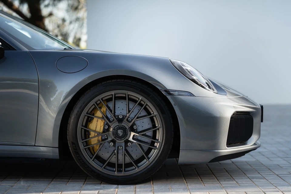 Porsche_911_Turbo_S_11.jpg