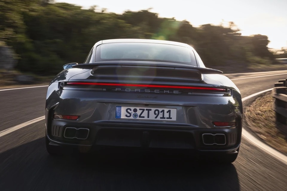 Porsche_911_Turbo_S_15.jpg