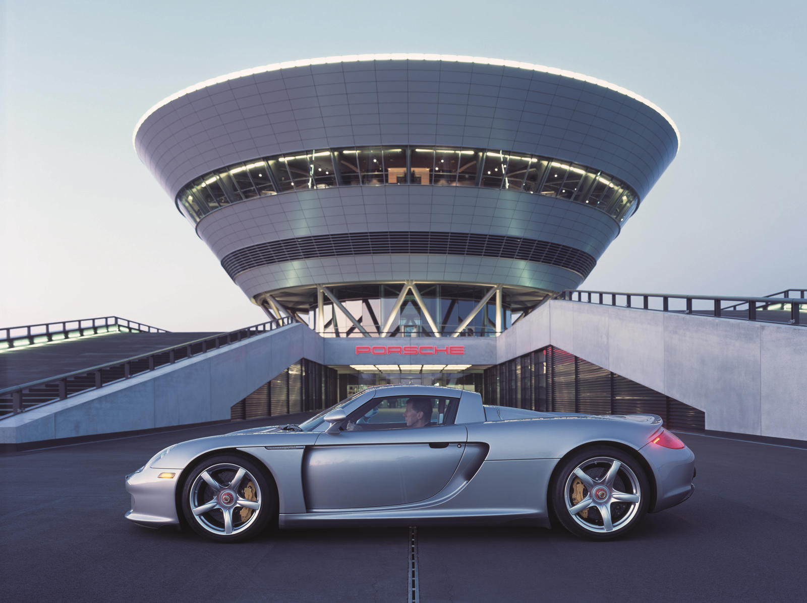Porsche_Carrera_GT_anh-4.jpg