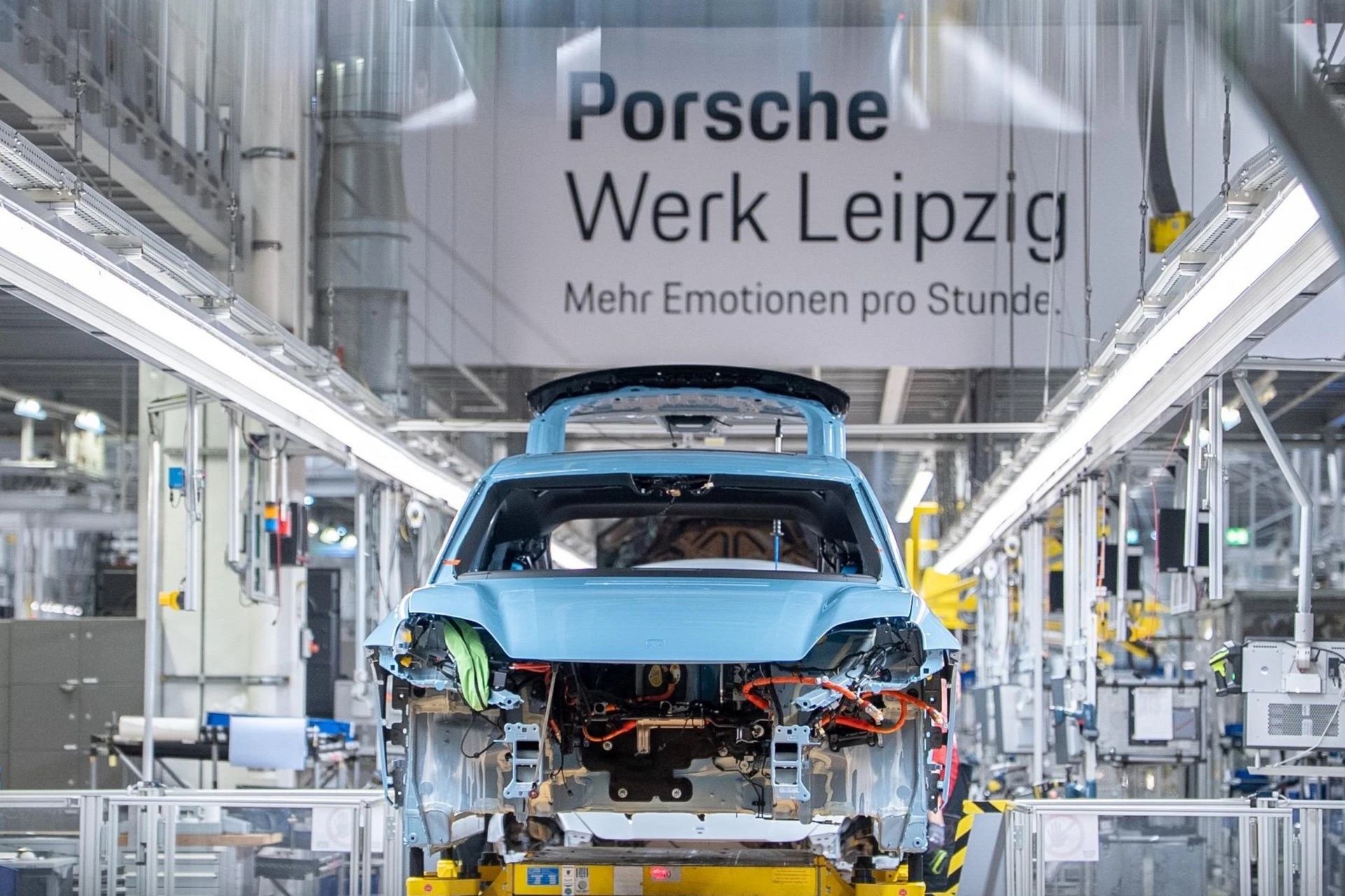 Porsche_Macan_One_millionth_3.jpg