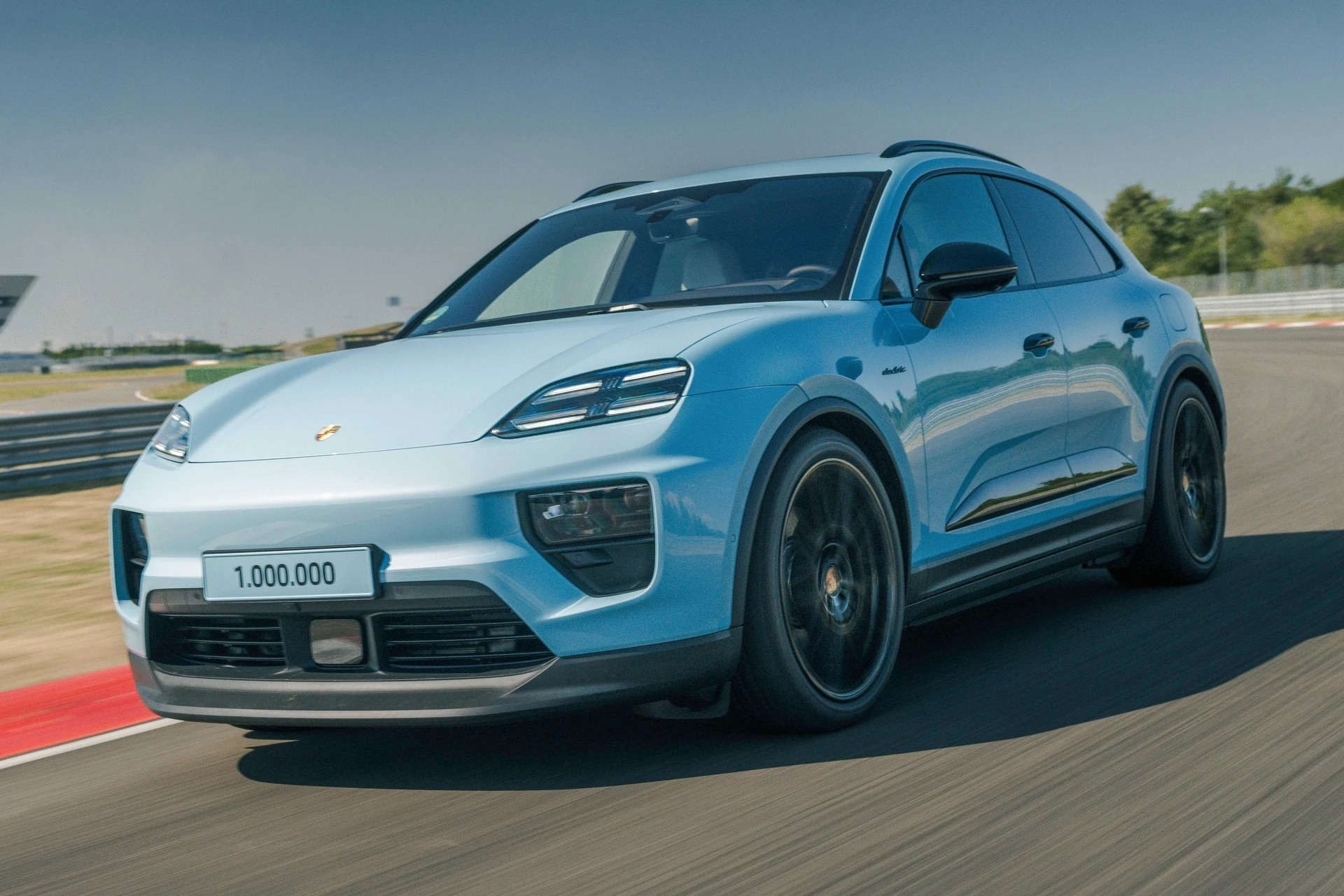 Porsche_Macan_One_millionth_5.jpg