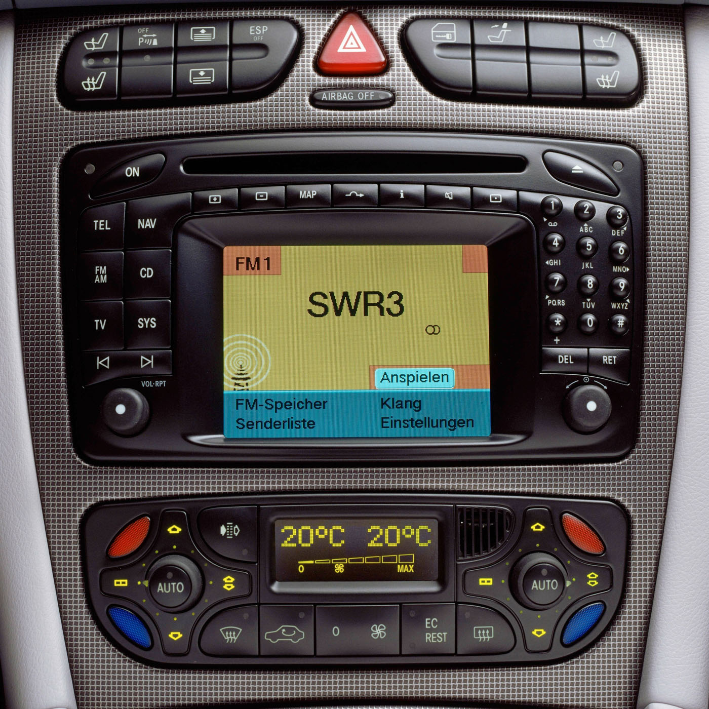 radio-trên-xe-Mercedes-Benz-4.jpg
