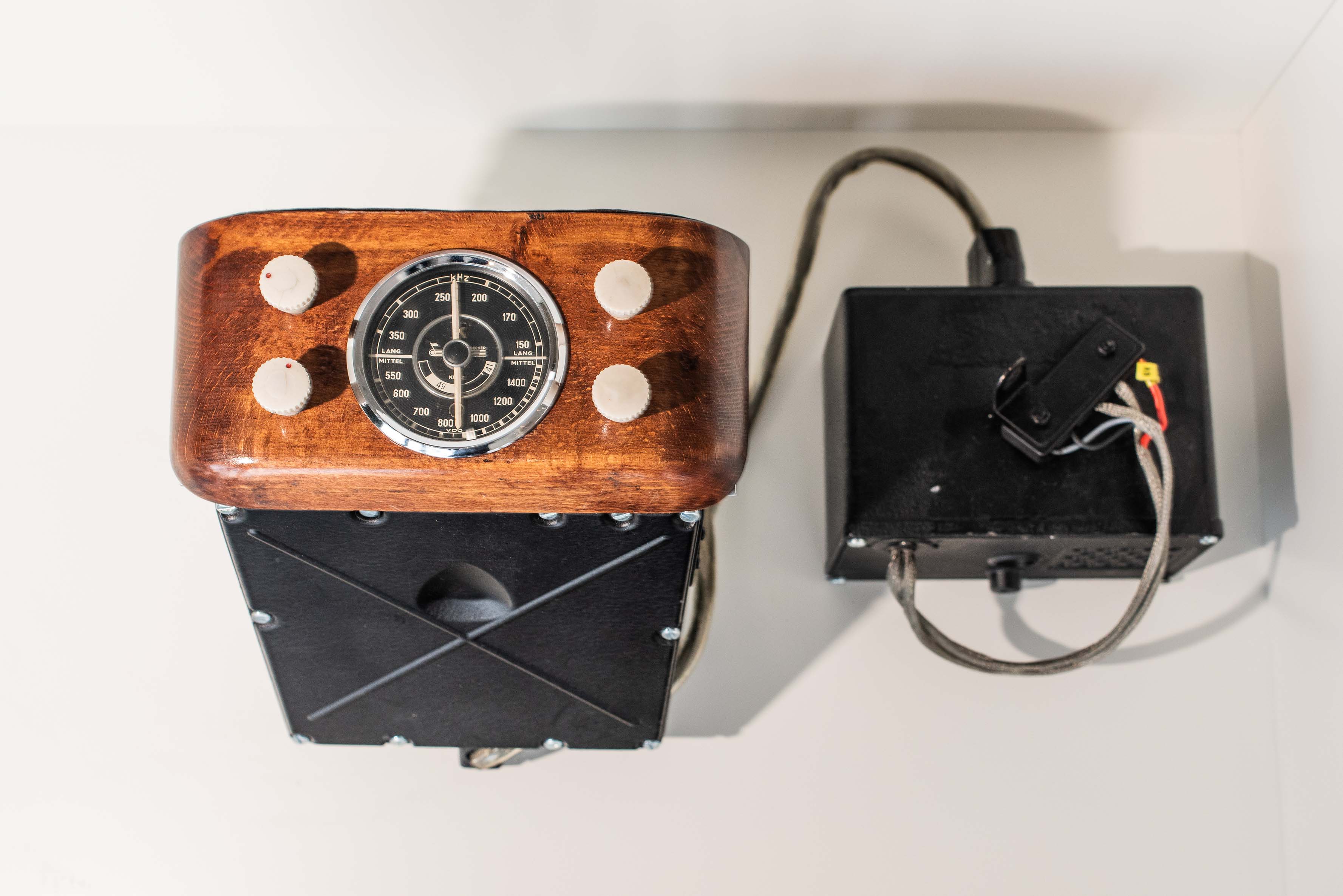 radio-trên-xe-Mercedes-Benz-7.jpg