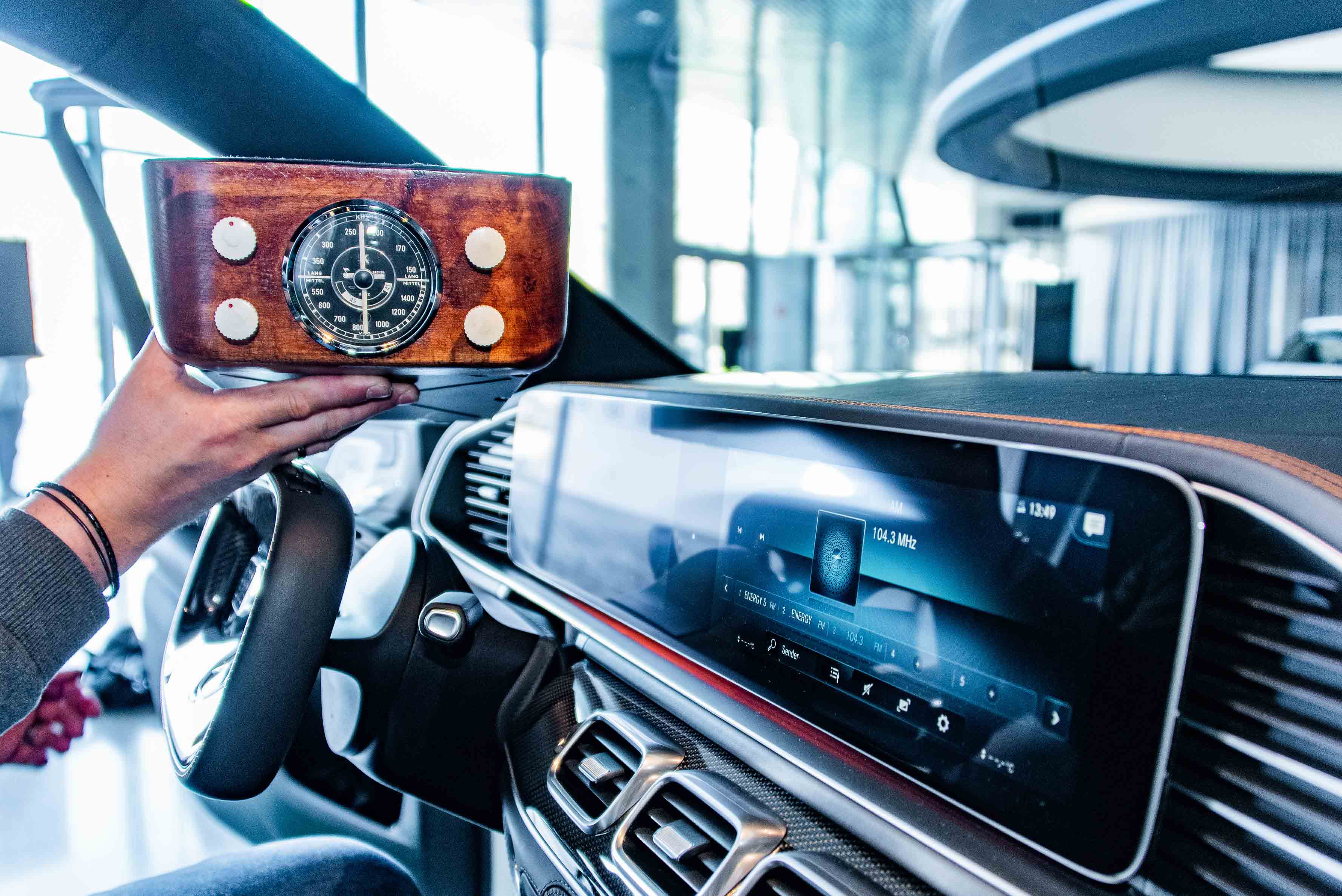 radio-trên-xe-Mercedes-Benz-8.jpg