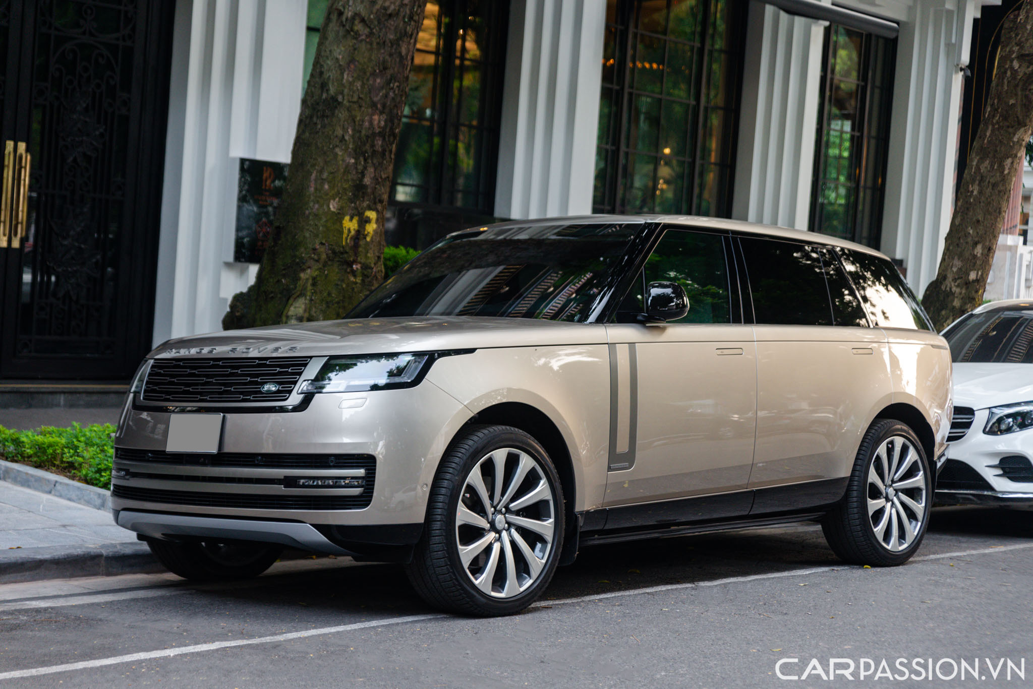 Range Rover Autobiography LWB (1).jpg