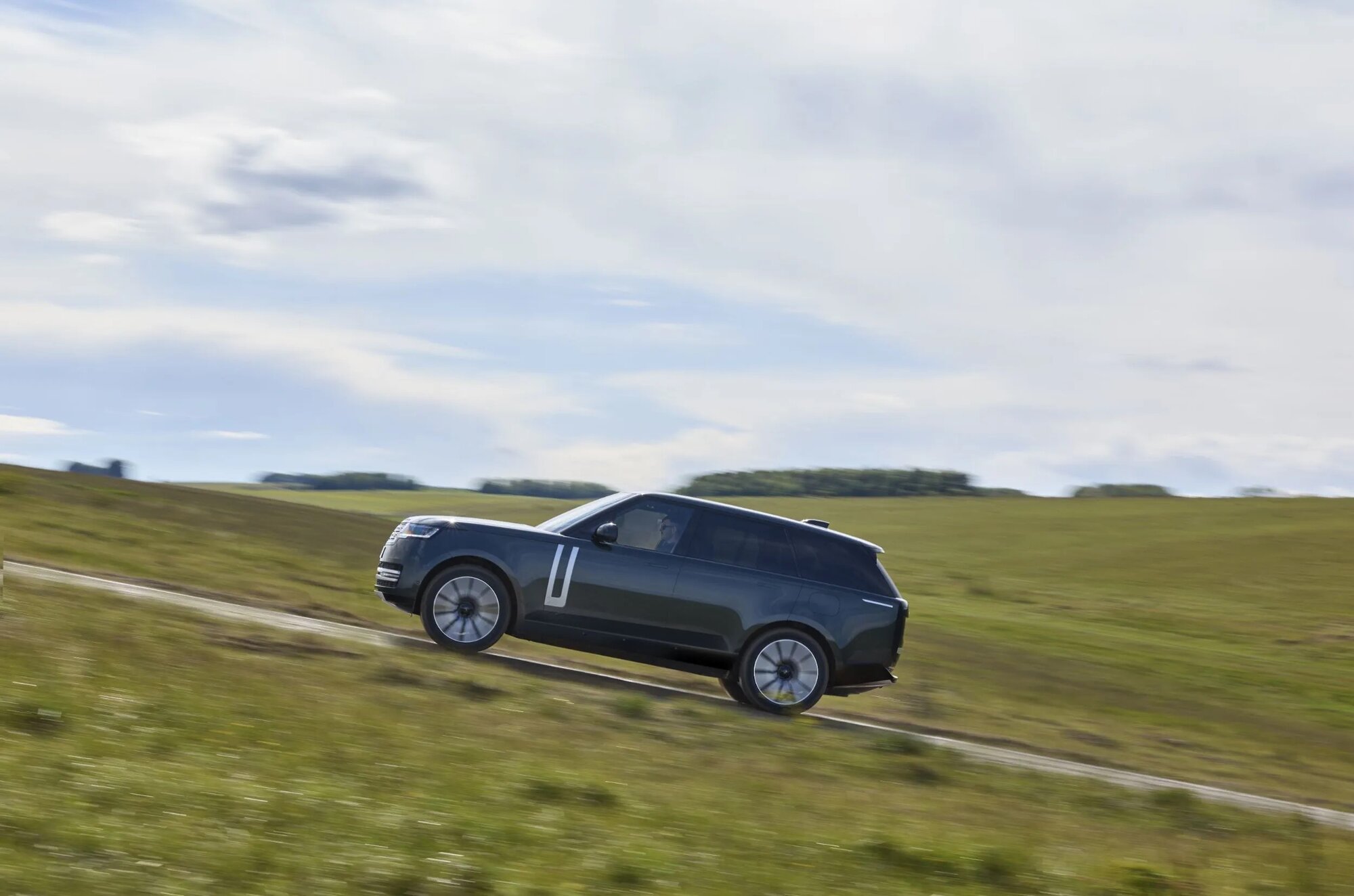 Range-Rover-Electric-Exterior-17.jpeg