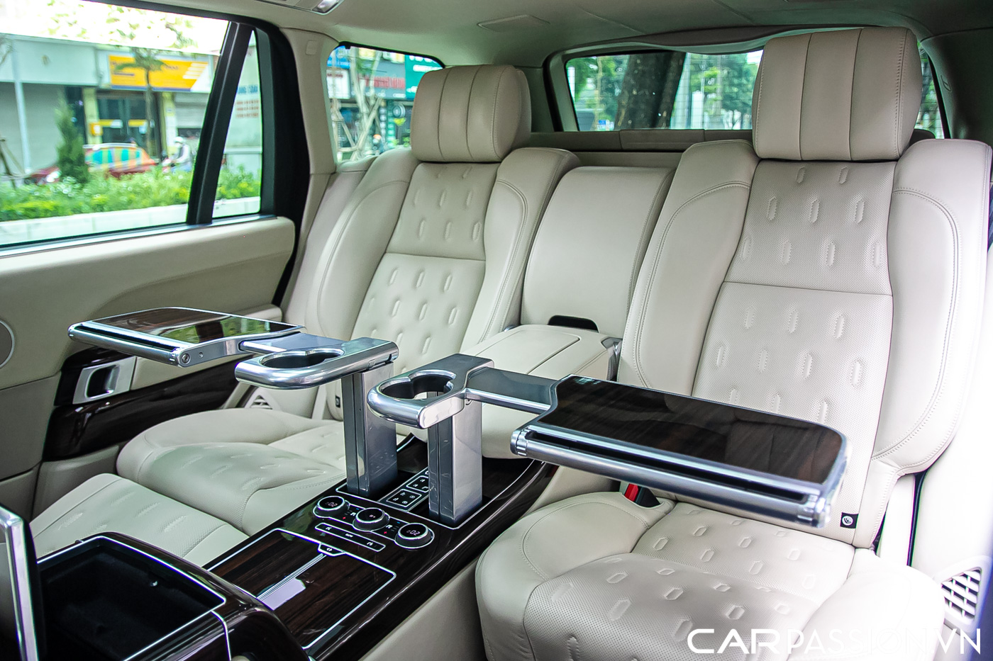 Range Rover Special Edition (68)-1.JPG
